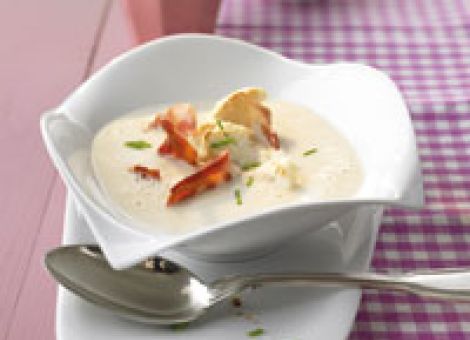 Cremesuppe mit  Blumenkohl und Speck