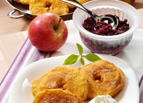 Apfelküchle im Bierteig