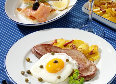 Schnitzel Holstein mit pikantem Allerlei