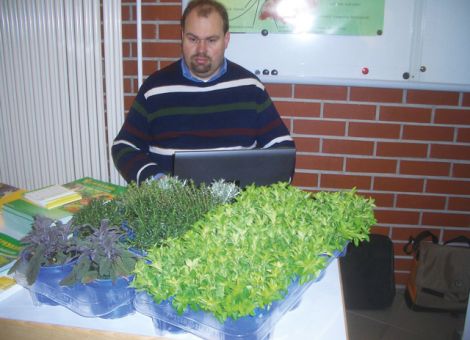 Jungpflanzen mögen „Streicheleinheiten“