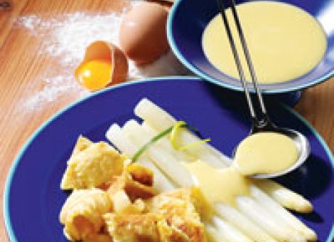 Weißer Spargel mit Schmarrn