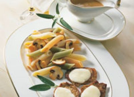 Kalbsmedaillons mit Champignons und Penne