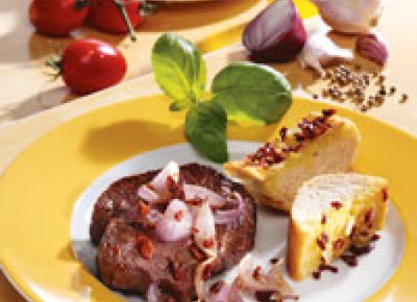 Zwiebelsteak mit Knoblauchbaguette