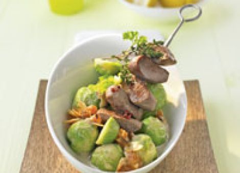 Rosenkohl mit Aprikosen und Lammspieß