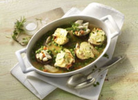 Mit Geflügelfrikassee gefüllte Riesenchampignons