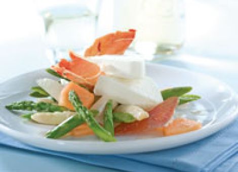 Spargelparfait mit Parmaschinkenchips