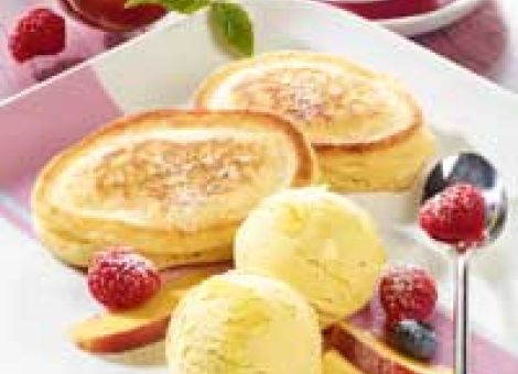 Pancakes mit Vanilleeis