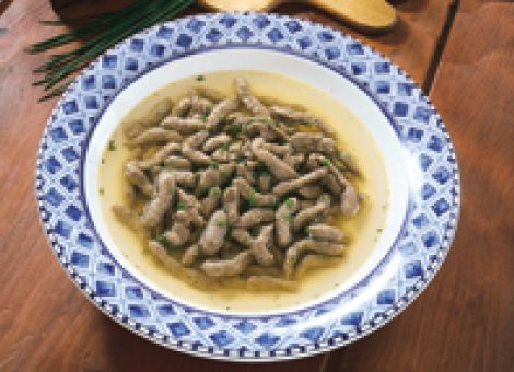 Leberspätzle in Rinderbrühe