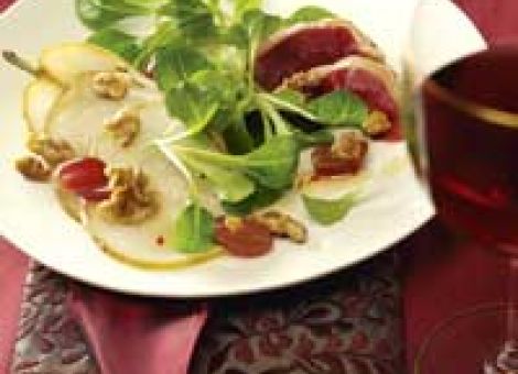Feldsalat mit Gänsebrust, Weintrauben und Birnen