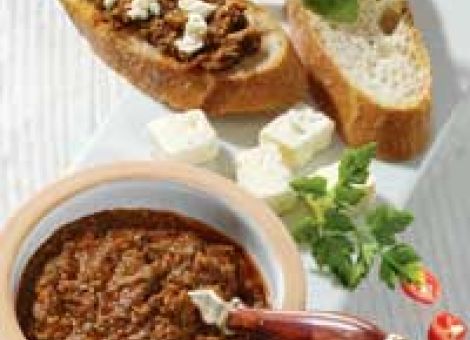 Ciabatta mit Tomatenpesto und Feta