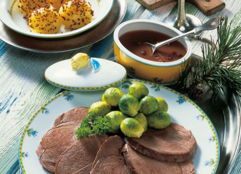 Hirschbraten mit Rosenkohl