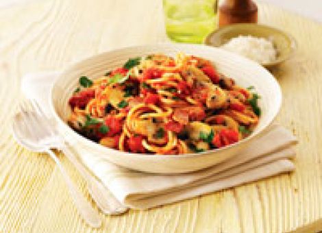 Spaghetti mit Tomaten, Bacon und Champignons