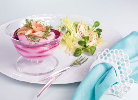 Rote-Bete-Creme mit Räucherforelle