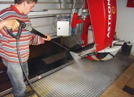 Zwei Stunden pro Kuh und Jahr am Roboter-PC