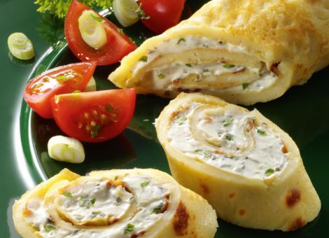 Pfannkuchen-Röllchen mit Feta-Füllung