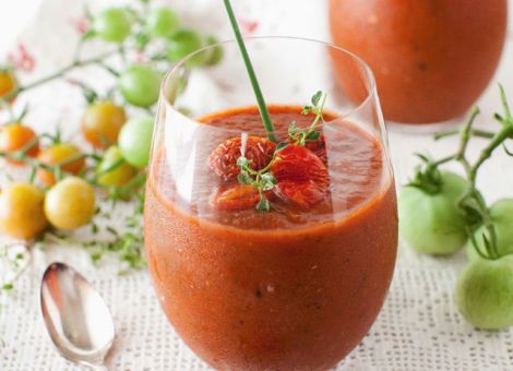 Gazpacho mit Zitronenthymian und gegrillter Paprikaschote