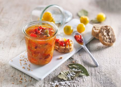 Marmelade von bunten Tomaten