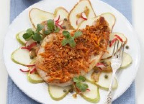 Putenschnitzel mit Möhren-Nuss-Kruste