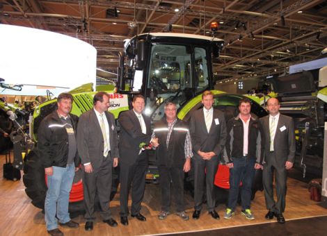 20 000. Claas-Traktor an Kunden übergeben