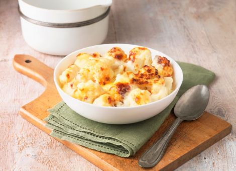 Mit Käse überbackener Blumenkohl