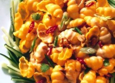 Nudelsalat mit Erdnuss-Sauce