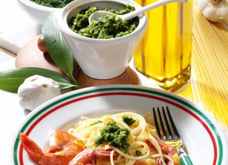 Spaghetti mit Bärlauchpesto und Garnelen 