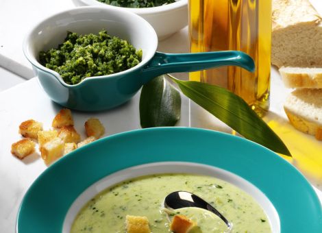 Rahmsuppe mit Bärlauchpesto