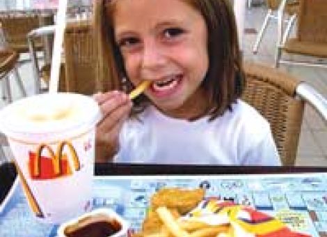 McDonald´s erlaubt Lieferanten von Hähnchenfleisch GVO-Futter