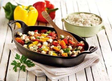 Paprika-Hack-Pfanne mit Feta-Käse 