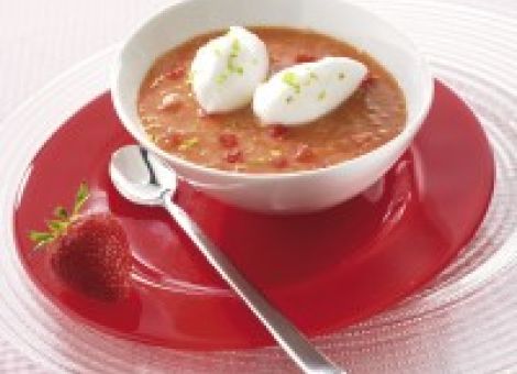 Kaltschale mit Erdbeeren und Mango