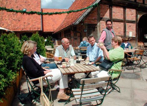 Neben Kaffee und Kuchen den Bauernhof erleben
