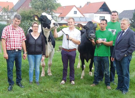 HBV-Plakette für besondere Erfolge in der Rinder­zucht