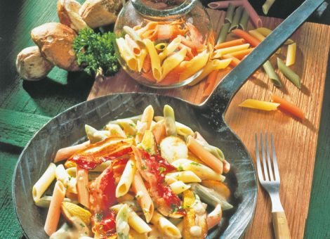 Deftige Nudelpfanne mit Steinpilzsauce