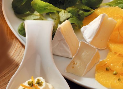 Feldsalat mit Camembert und Orangen