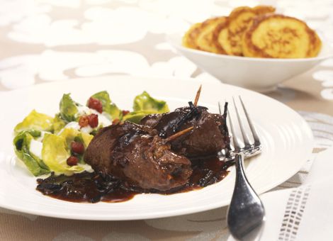 Edles Gericht mit Hirschrouladen 