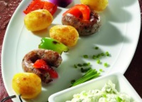 Kartoffel-Wurstspieße