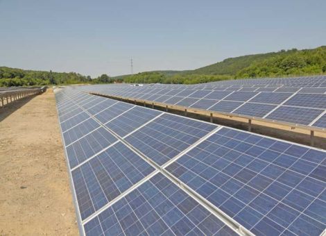 Bundesregierung lässt PV-Anlagen auf Ackerflächen zu