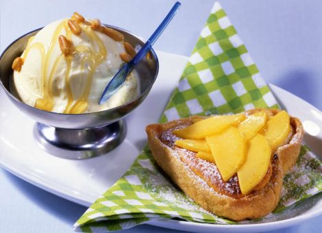 Mango-Tarte mit Joghurt-Eis