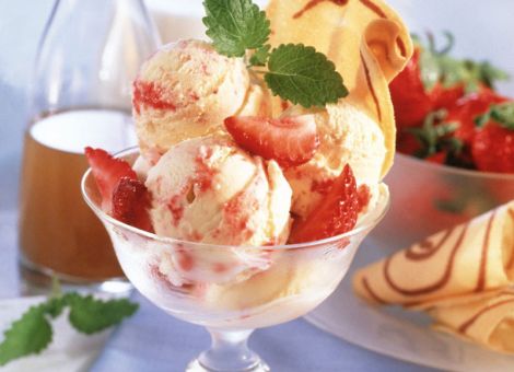 Holunderblüten-Erdbeer-Eis