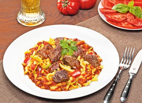 Gulasch mit Eierspätzle 