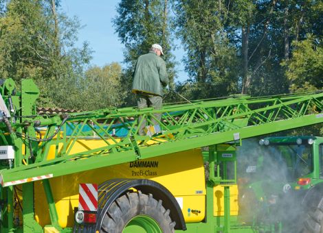 Reinigen im Feld, frostsicher machen in der Halle