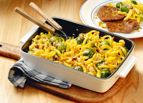 Rosenkohl-Spätzle-Auflauf mit Kalbsschnitzeln