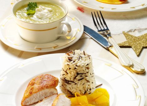 Suppe, Hähnchenbrust mit Orangensauce und Crêpes