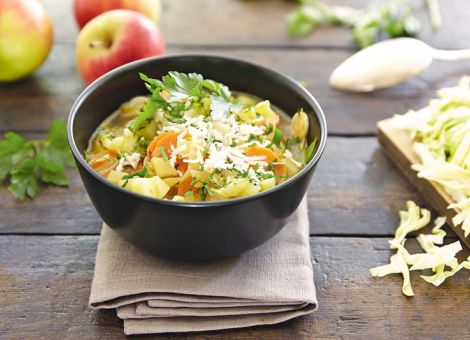 Spitzkohl-Kerbelwurzeleintopf