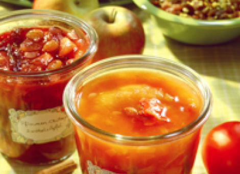 Chutney mit Tomaten und Pflaumen