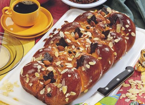 Gefüllter Hefezopf zum Osterbrunch