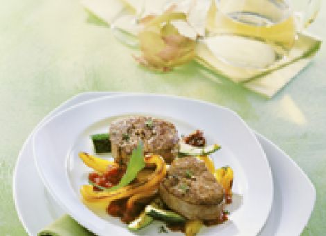 Kalbsmedaillons mit mediterranem Gemüse