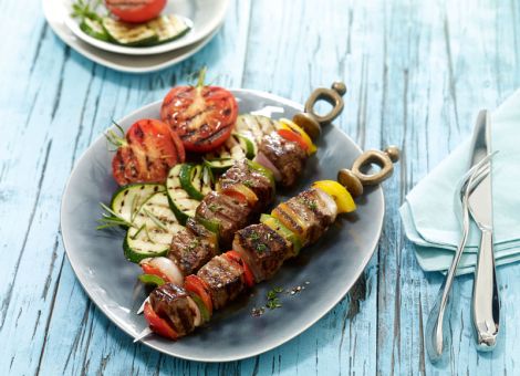 Filetspieße mit Schalotten und Paprika
