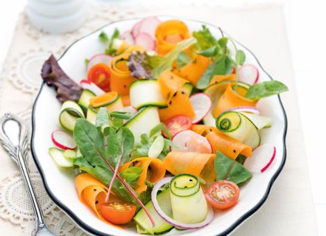 Saisonaler Gemüsesalat