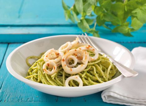 Spaghetti mit Pesto und Calamari
